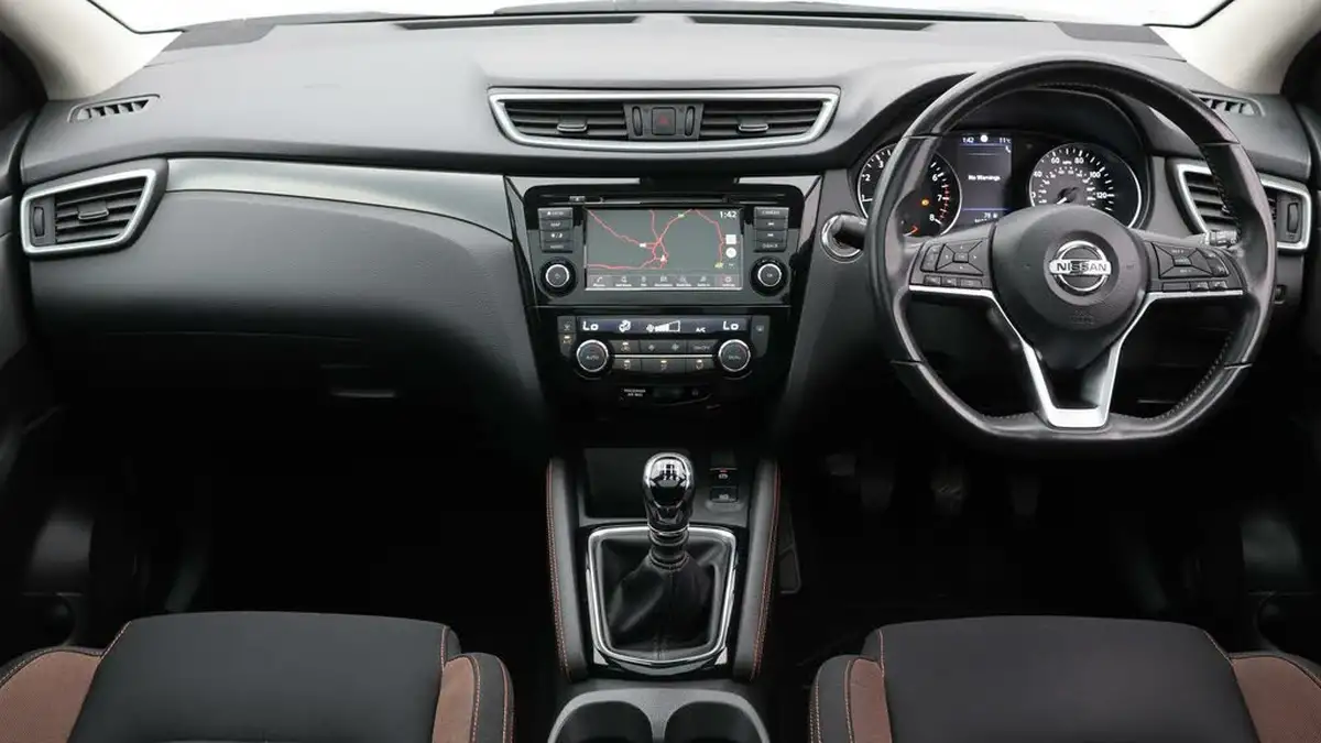 2019-nissan-qashqai-13-dig-t-n-motion-140ps-big-13