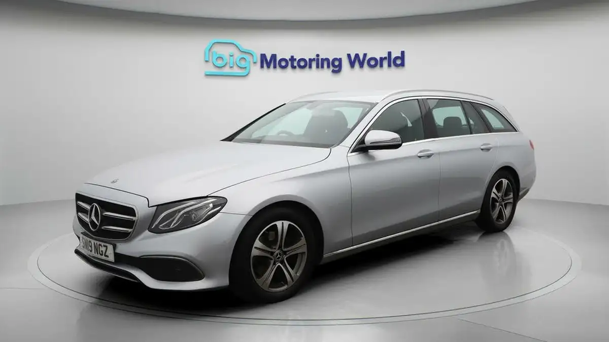 2019-mercedes-benz-e-class-20d-e220d-se-ss-estate-5d-big-3