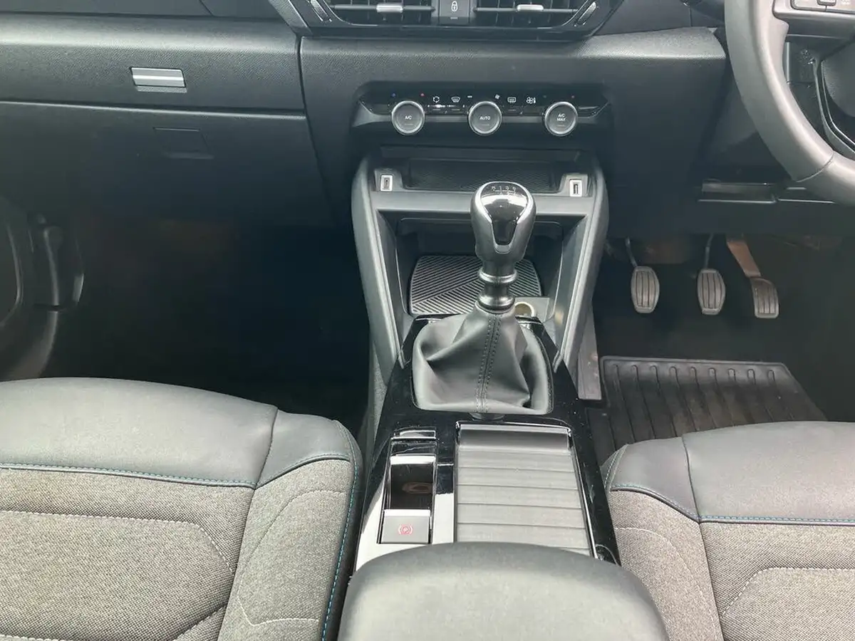 2022-citroen-c4-12-puretech-sense-big-16