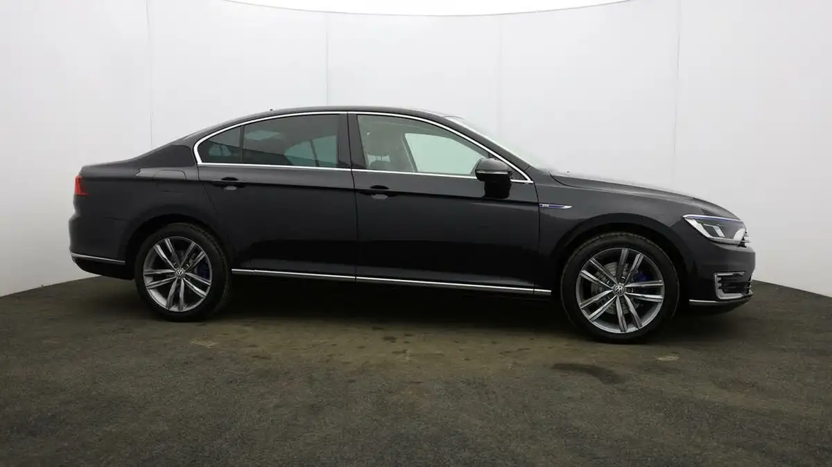 2018-volkswagen-passat-14-tsi-gte-saloon-4d-big-43