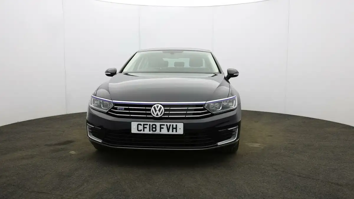 2018-volkswagen-passat-14-tsi-gte-saloon-4d-big-1