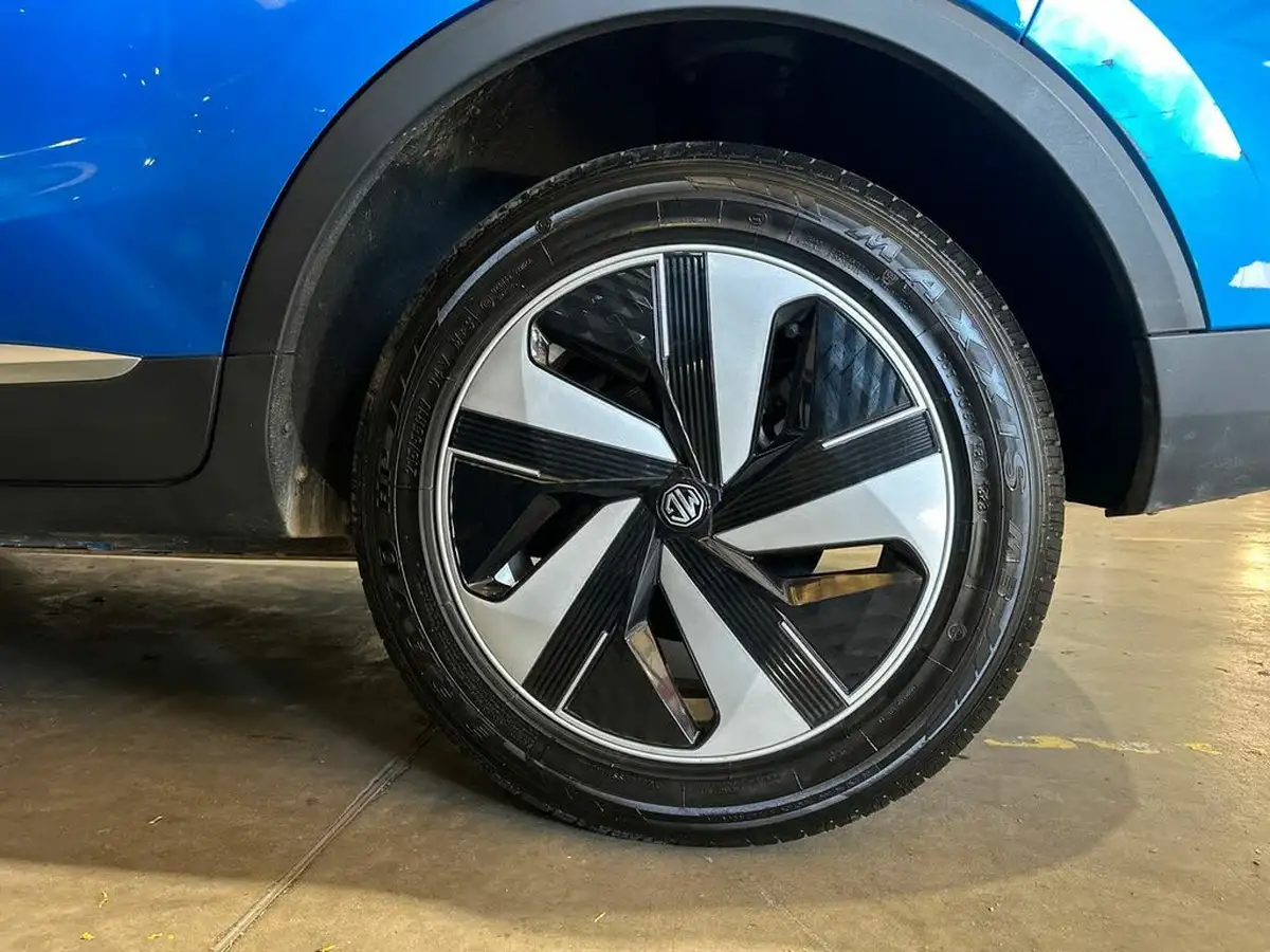 2025-mg-zs-suv-e-trophy-connect-ev-176ps-big-6