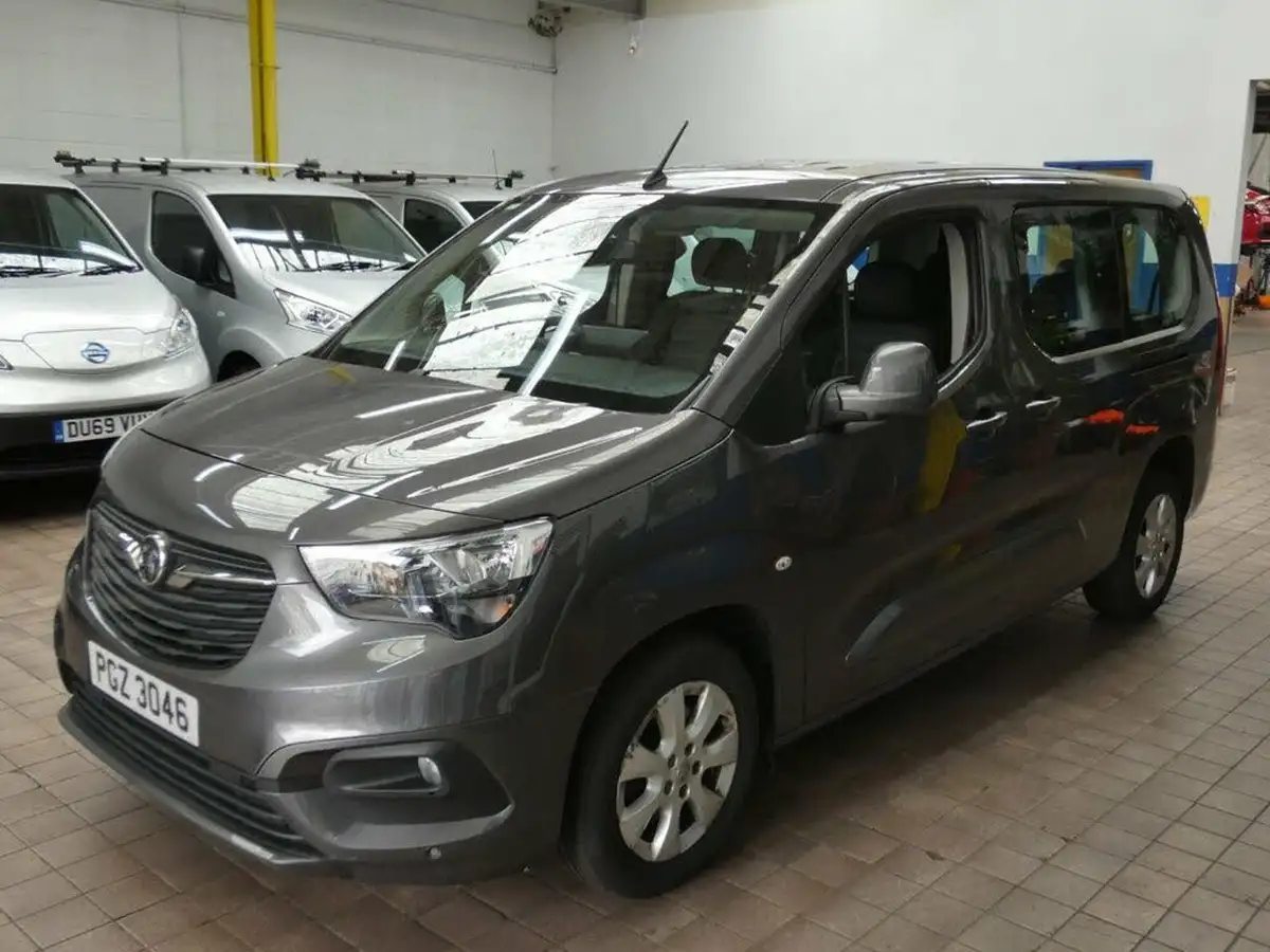 2019-vauxhall-combo-life-15-energy-xl-7st-big-4