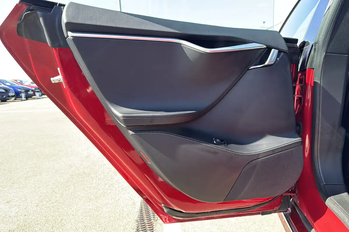 2018-tesla-model-s-e-75d-big-30