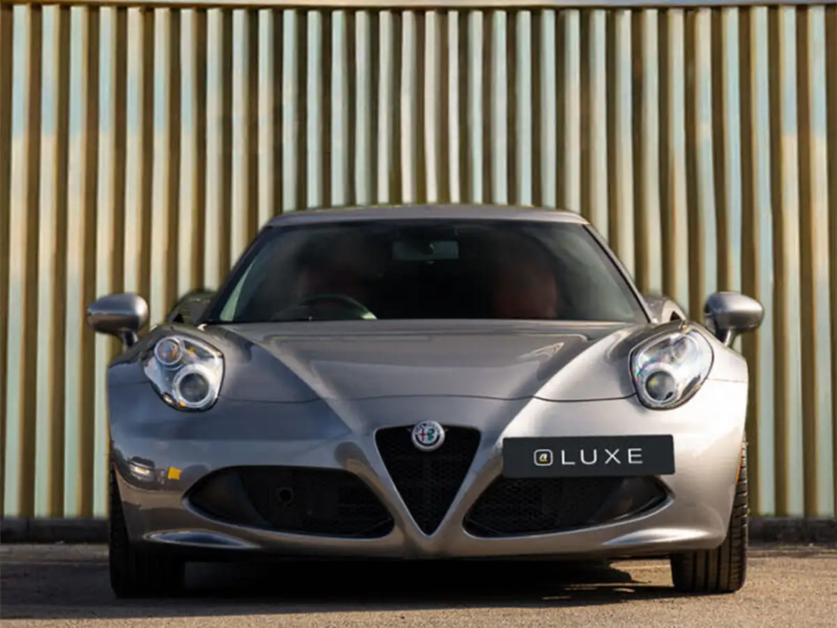 2017-alfa-romeo-4c-18-tbi-big-9