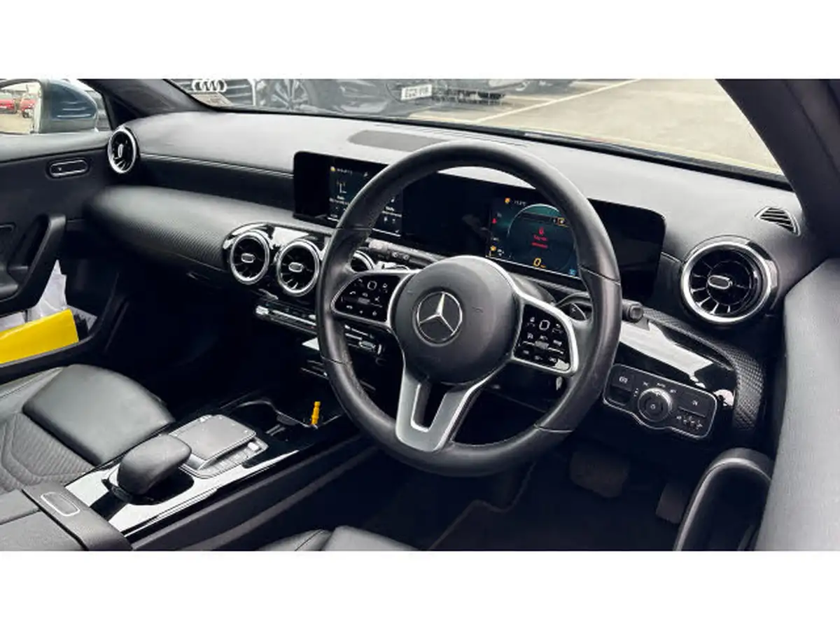 2021-mercedes-benz-a-class-13-a180-se-7g-dct-big-10