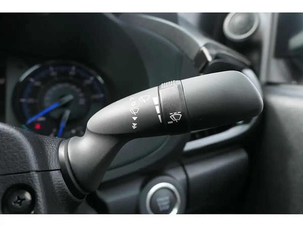 2025-isuzu-d-max-19td-v-cross-big-28