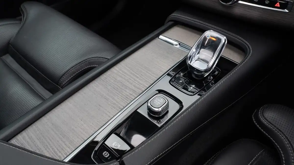2023-volvo-xc90-20-t8-ultimate-dark-big-14
