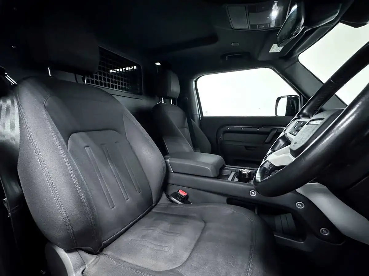 2021-land-rover-90-defender-30-d200-hard-top-standard-90-big-38