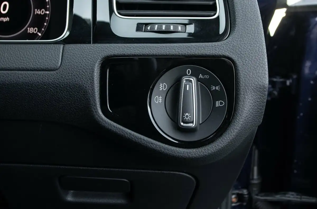2020-volkswagen-golf-20-tsi-gti-performance-5d-dsg-big-15