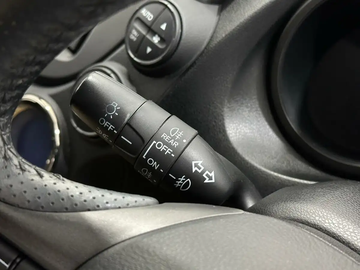 2015-honda-jazz-13-hx-big-11