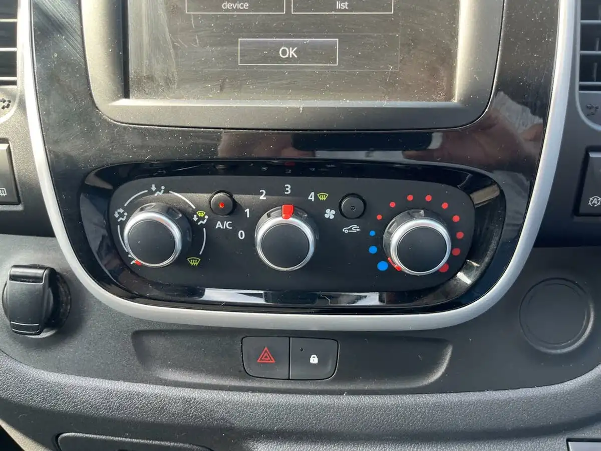 2020-renault-trafic-20dci-sl28-energy-120-sport-big-16