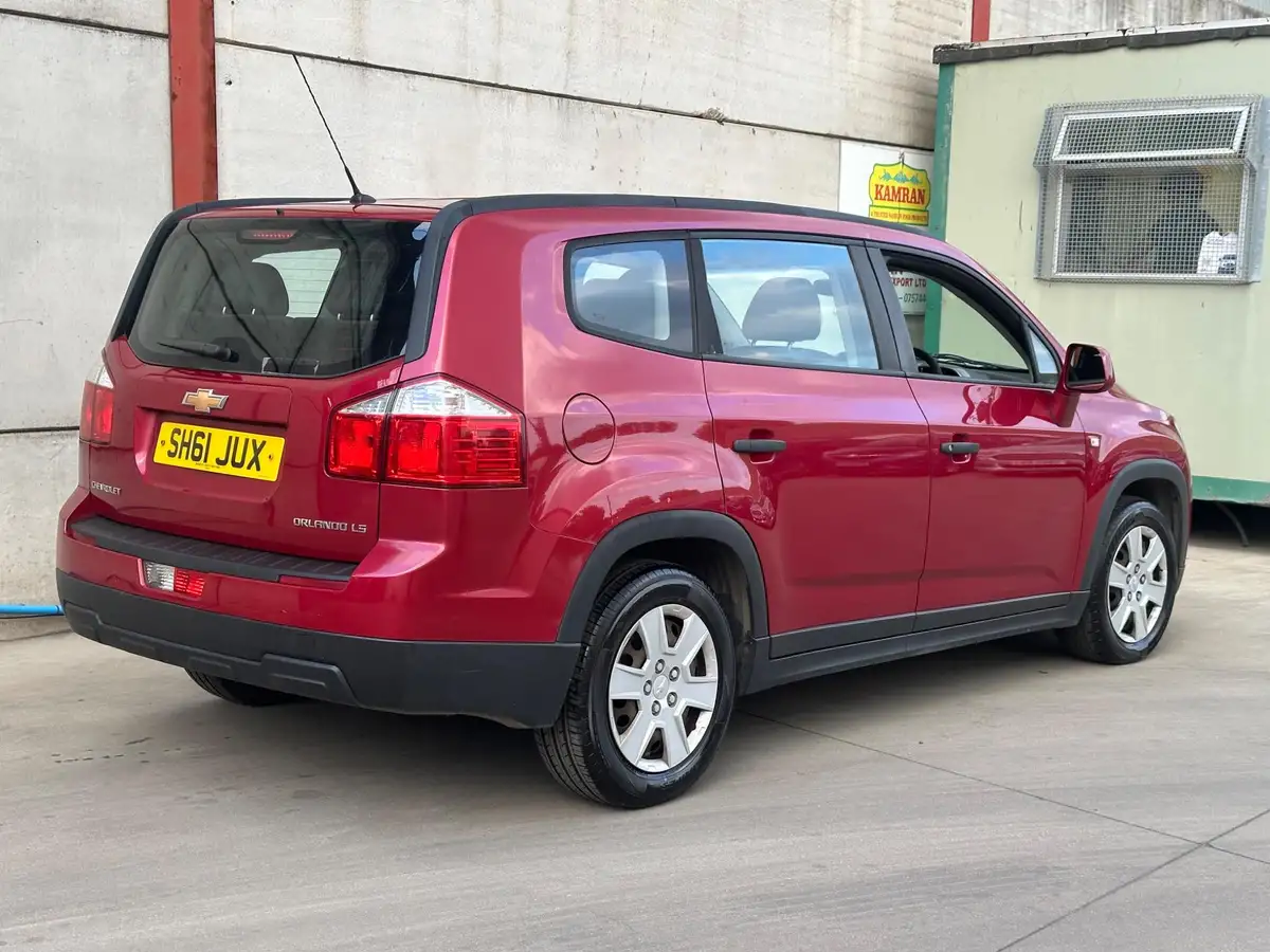 2011-chevrolet-orlando-18-ls-big-3