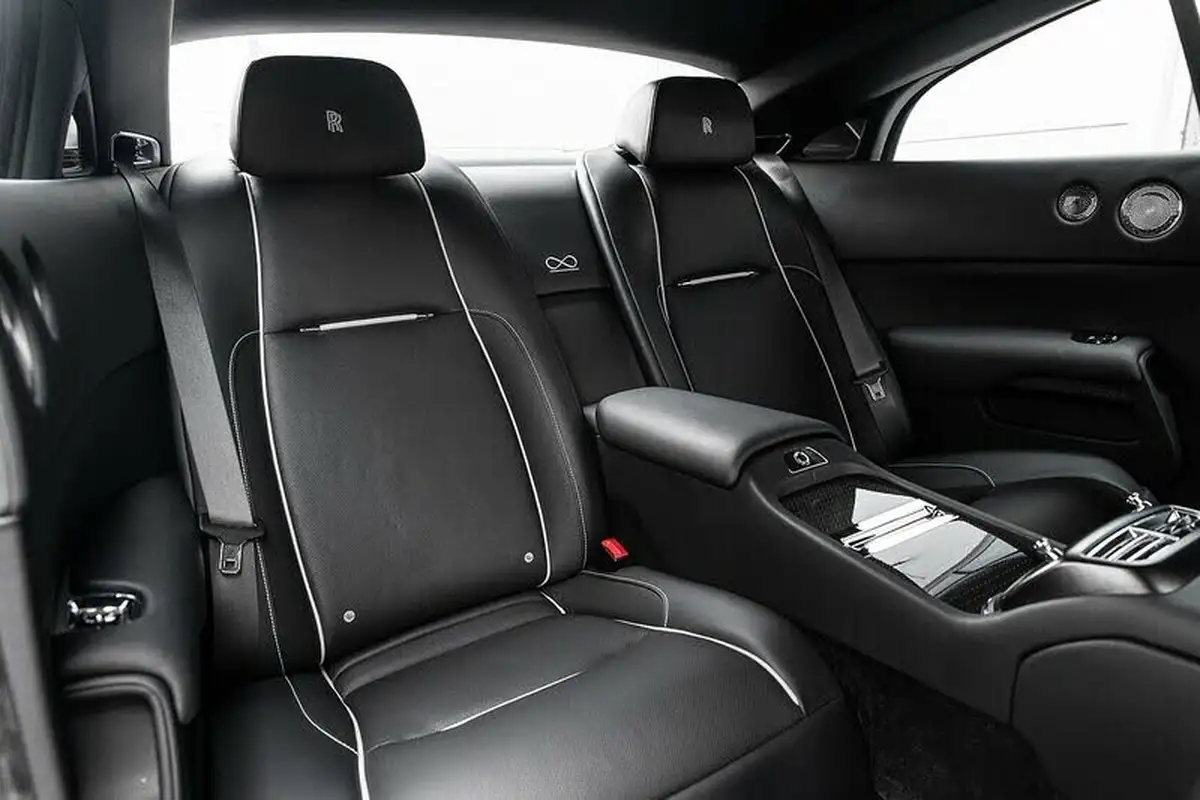 2021-rolls-royce-wraith-66-black-badge-big-4