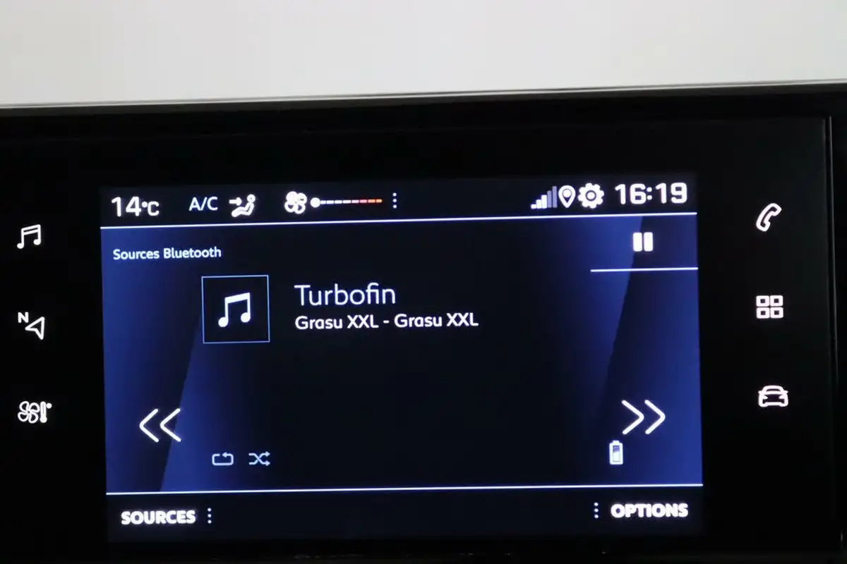 2022-peugeot-208-12-puretech-active-premium-100bhp-big-22