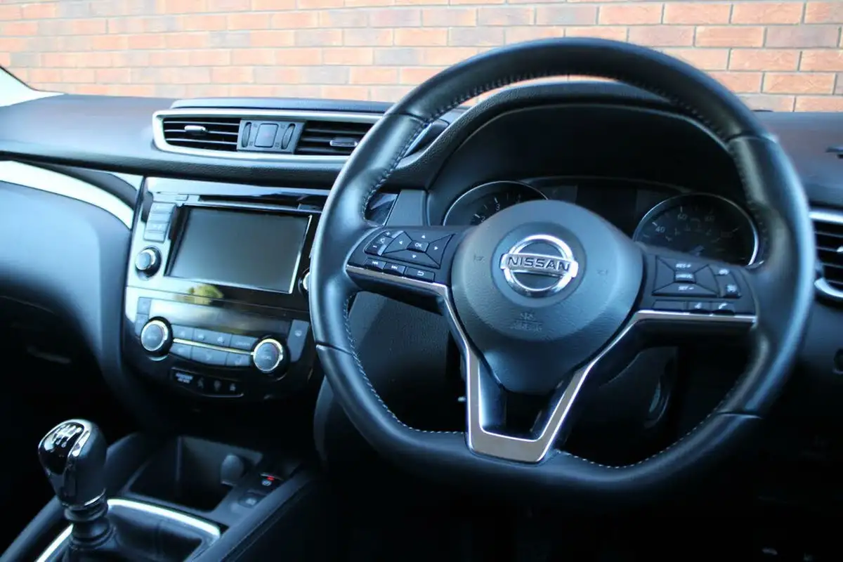 2019-nissan-qashqai-13-dig-t-acenta-premium-140ps-big-6