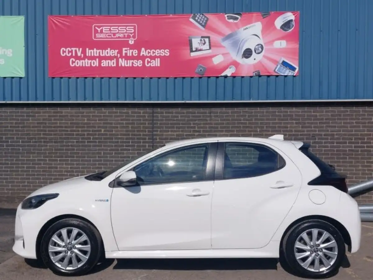 2021-toyota-yaris-15-vvt-i-icon-114bhp-hybrid-1490cc-e-cvt-big-3