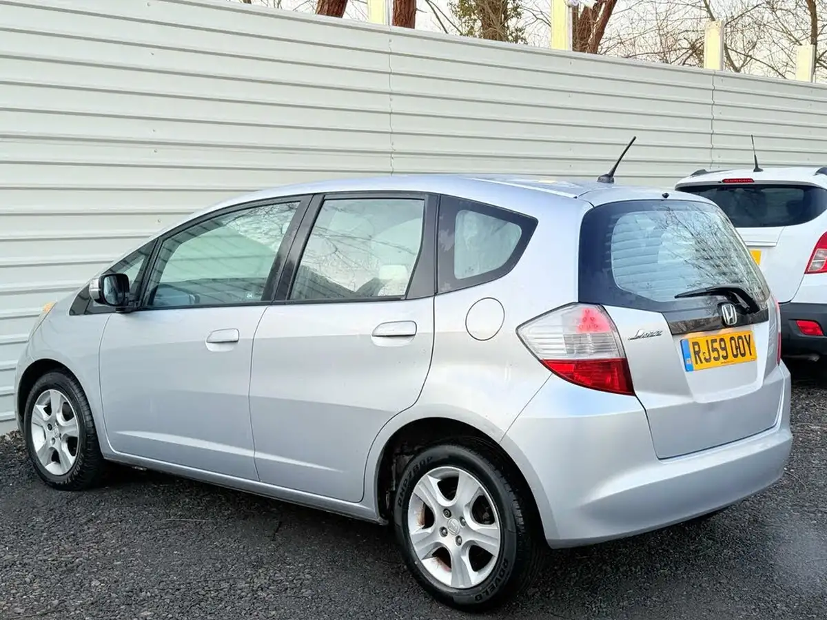 2009-honda-jazz-14-es-t-big-8