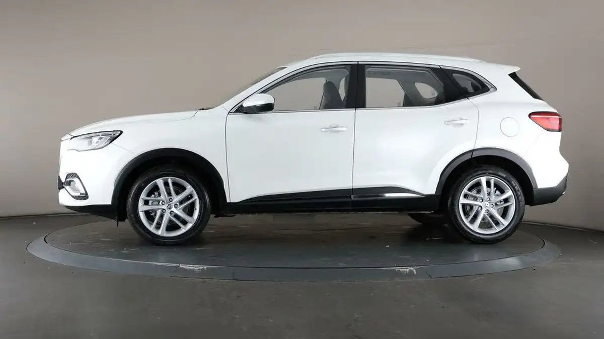 2021-mg-hs-15t-gdi-exclusive-162ps-big-30