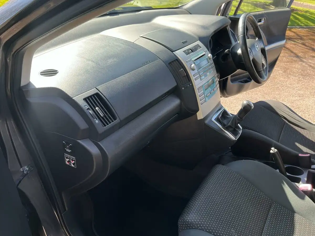 2009-toyota-verso-16-t2-vvt-i-big-9