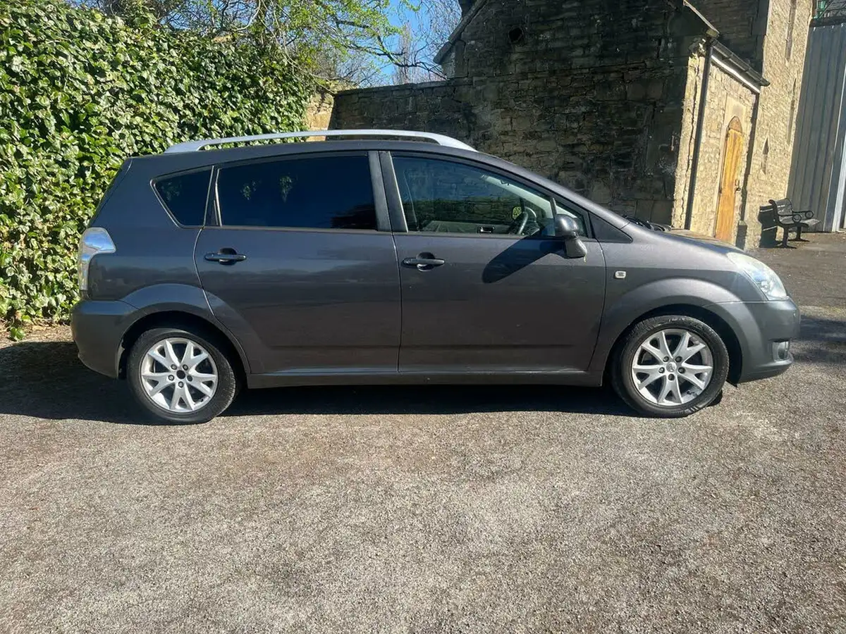 2009-toyota-verso-16-t2-vvt-i-big-57