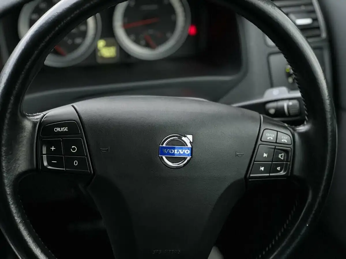 2011-volvo-c70-20td-d3-se-lux-geartronic-big-17