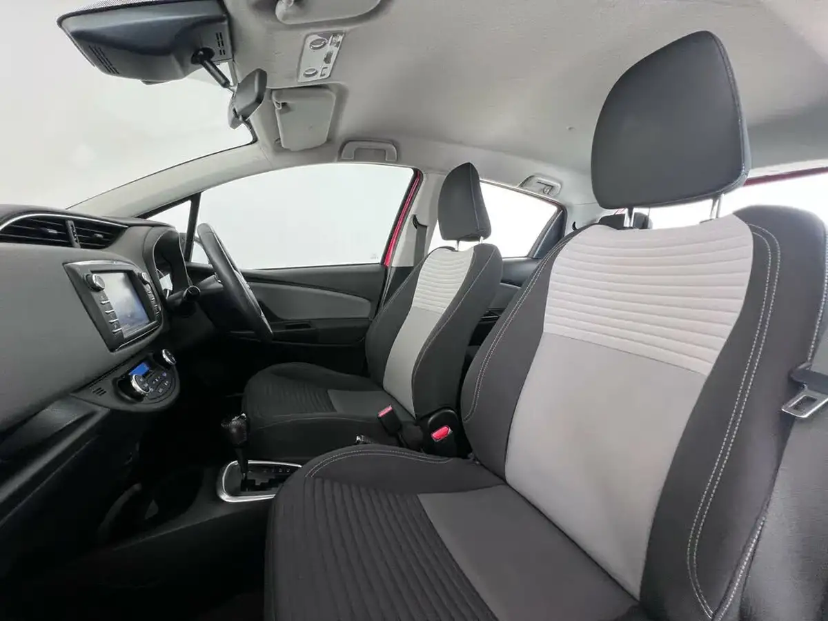 2019-toyota-yaris-15-vvt-i-icon-tech-98bhp-hybrid-1497cc-e-cvt-big-13