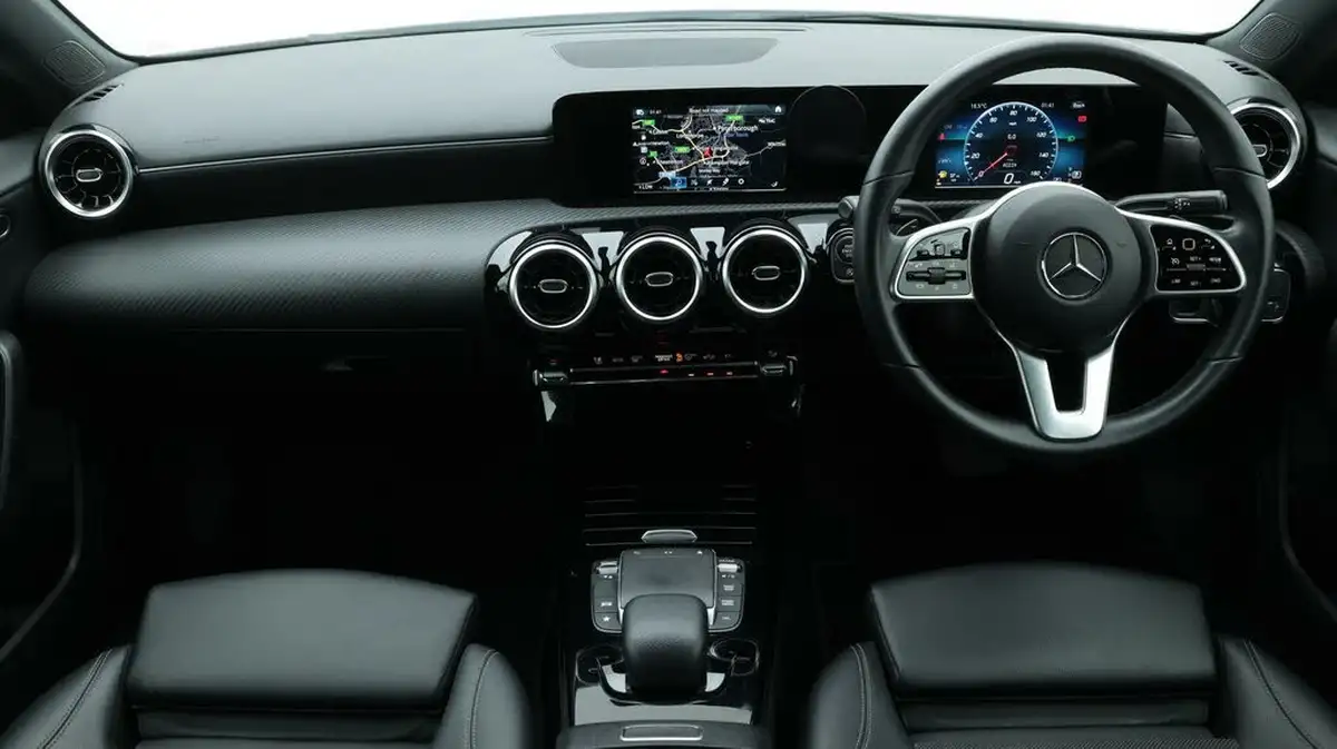 2021-mercedes-benz-a-class-13-a180-se-7g-dct-big-13
