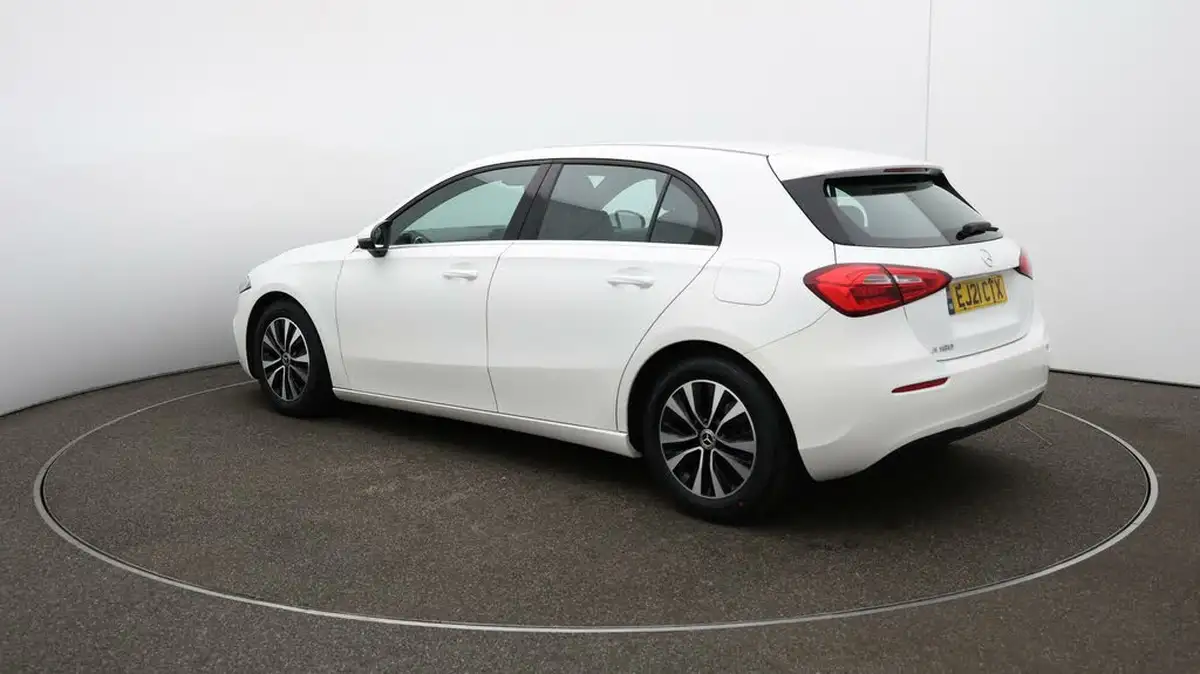 2021-mercedes-benz-a-class-13-a180-se-7g-dct-big-54