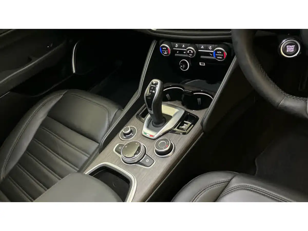2021-alfa-romeo-giulia-20-lusso-ti-big-13