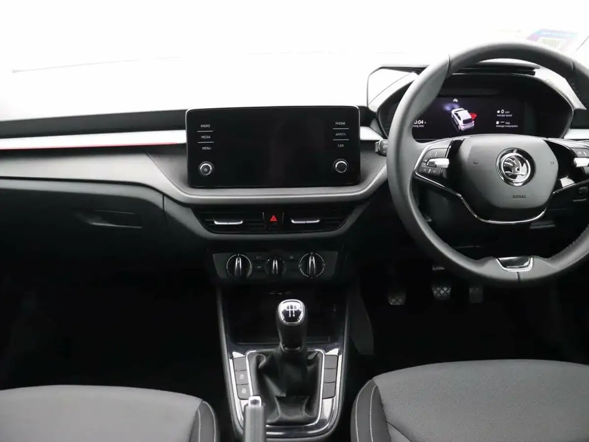 2023-skoda-fabia-10-mpi-colour-edition-big-12