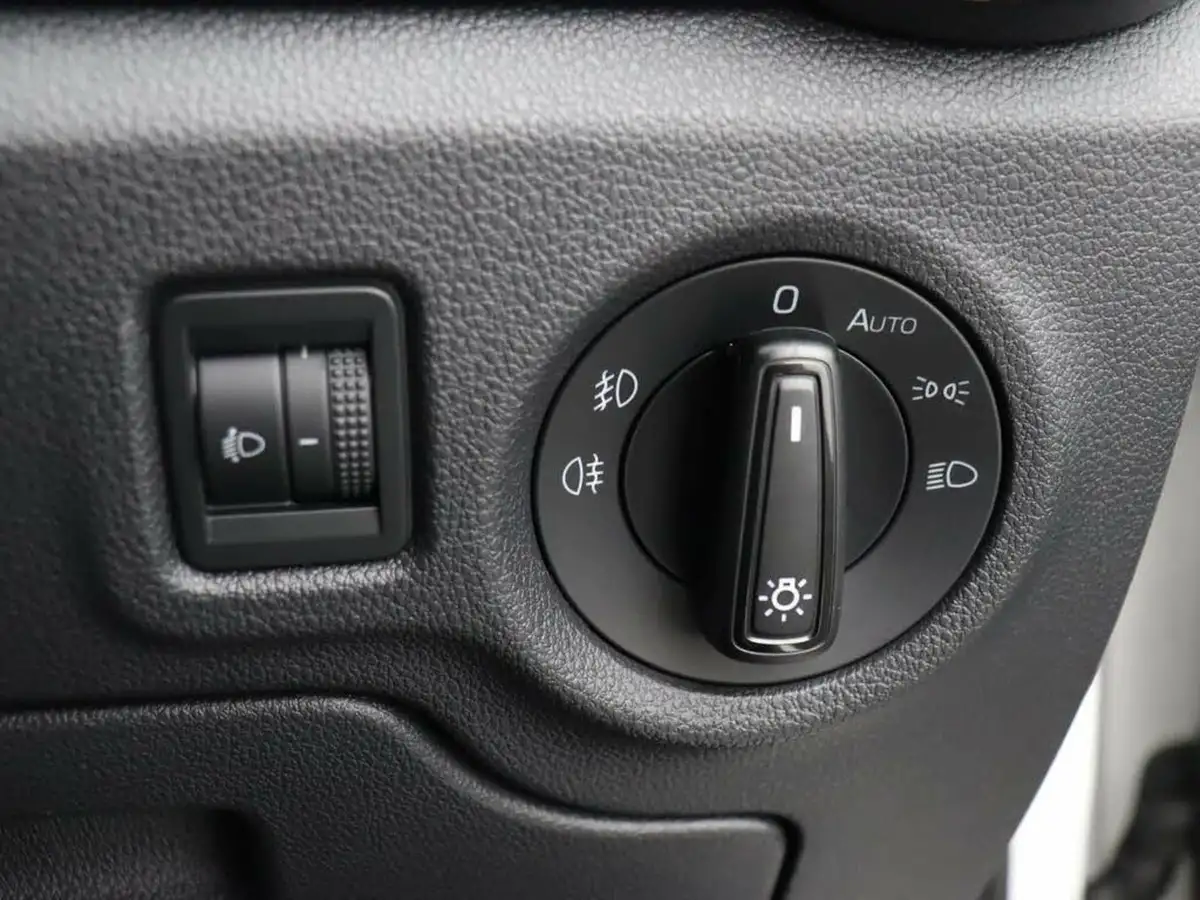 2023-skoda-fabia-10-mpi-colour-edition-big-34