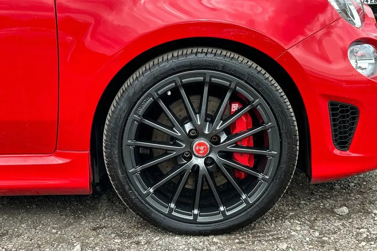 2022-abarth-595-14-tjet-competizione-big-10