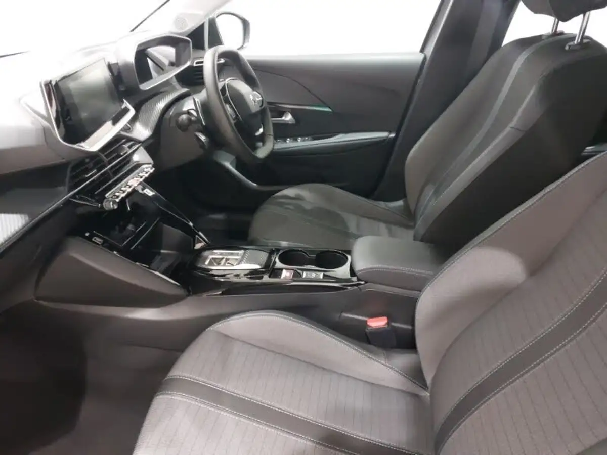 2022-peugeot-208-12-puretech-allure-premium-100bhp-eat8-big-4