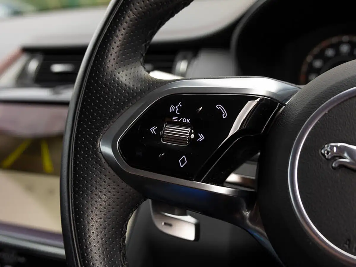 2021-jaguar-e-pace-15-p300e-r-dynamic-se-big-14