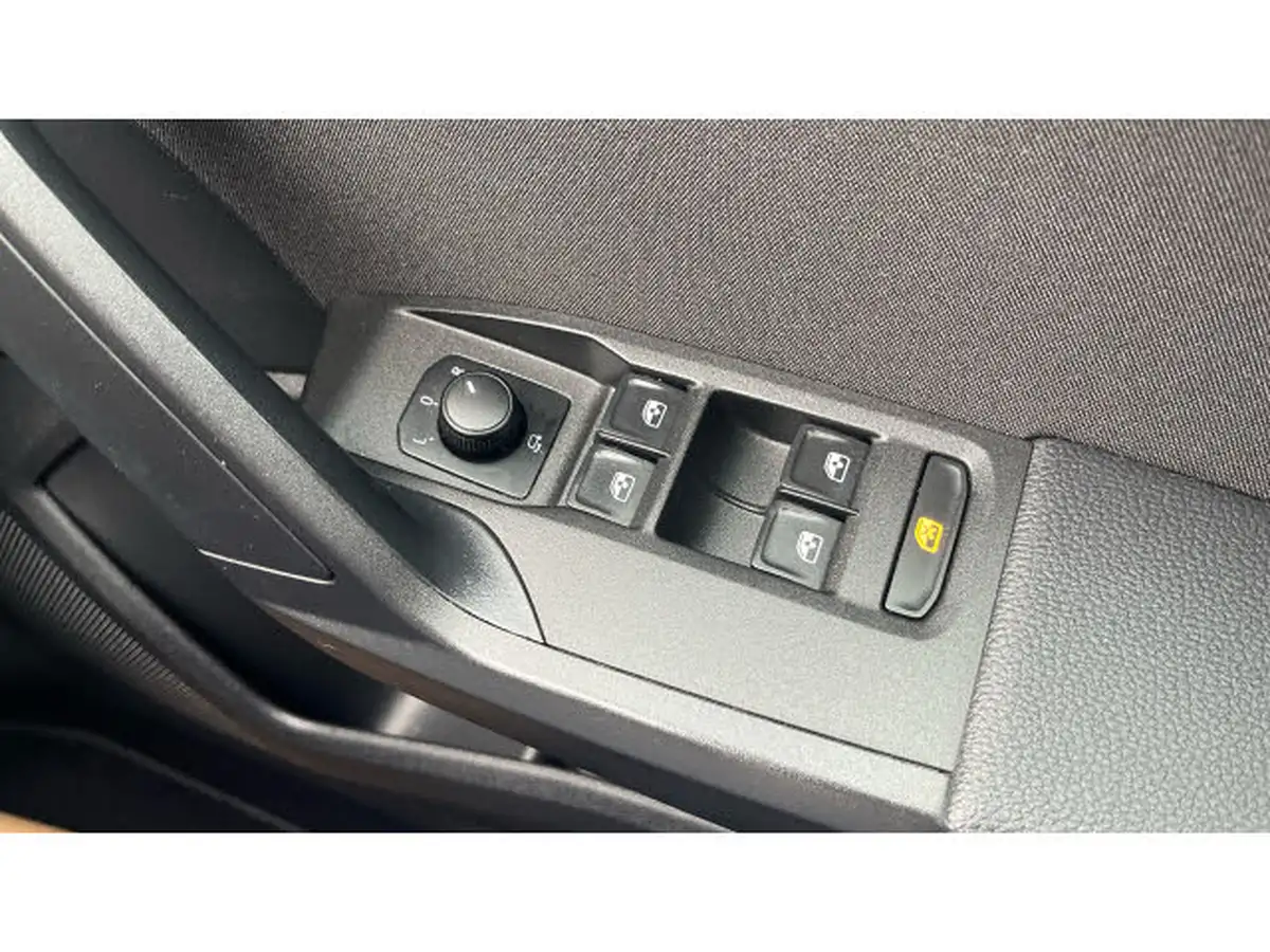 2021-seat-arona-10-tsi-fr-red-edition-big-30