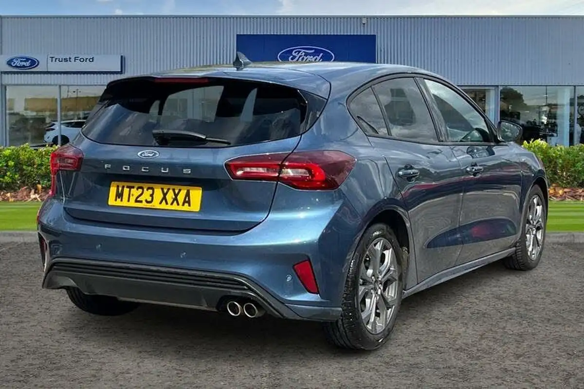 2023-ford-focus-10t-st-line-125ps-hatchback-big-3