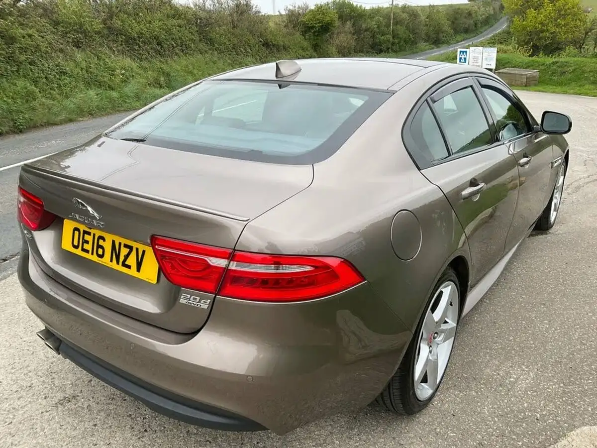 2016-jaguar-xe-20d-r-sport-180ps-awd-auto-big-8