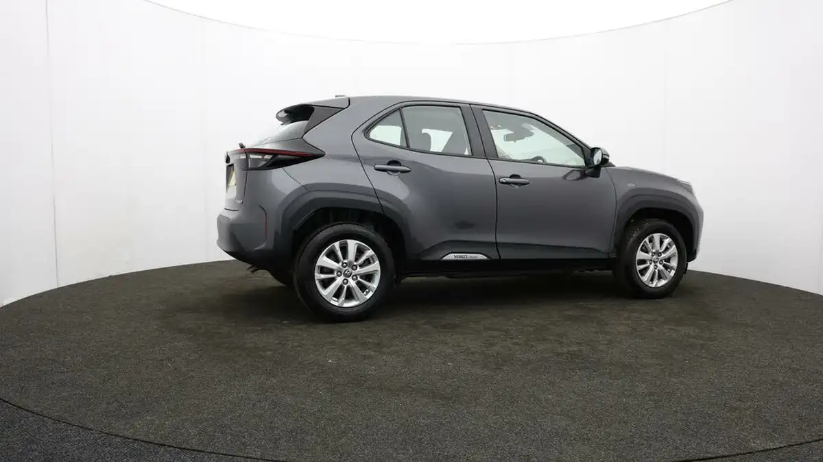 2024-toyota-yaris-cross-15-vvt-i-icon-big-28