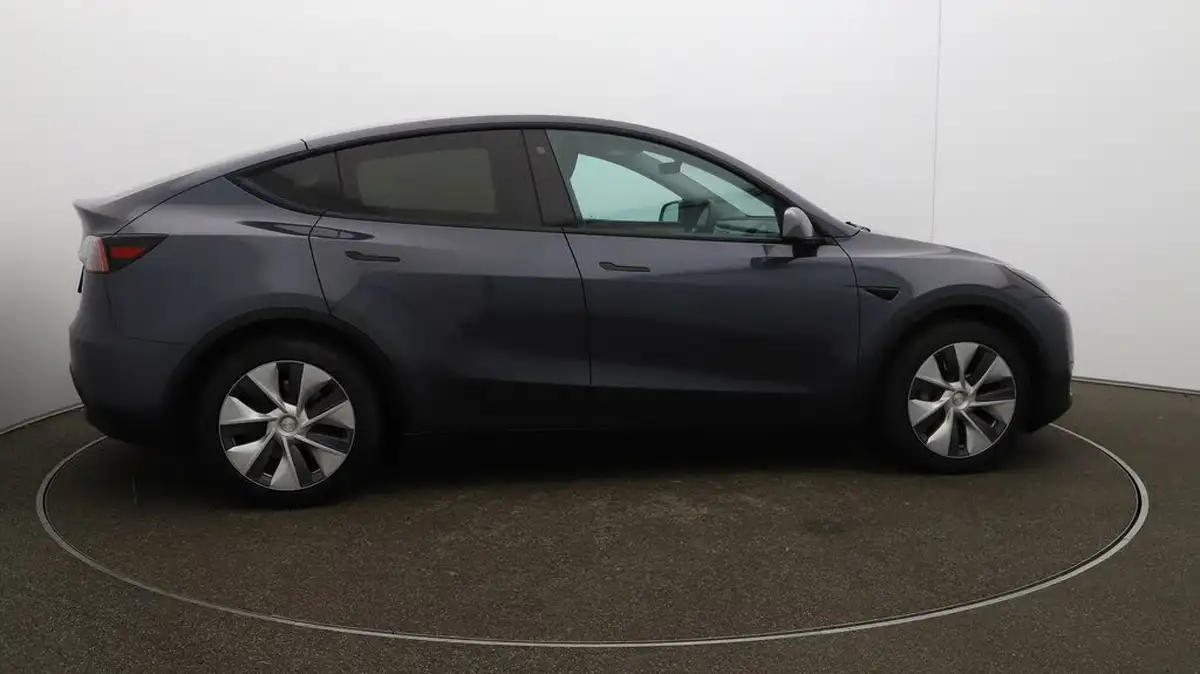 2023-tesla-model-y-e-rwd-big-41