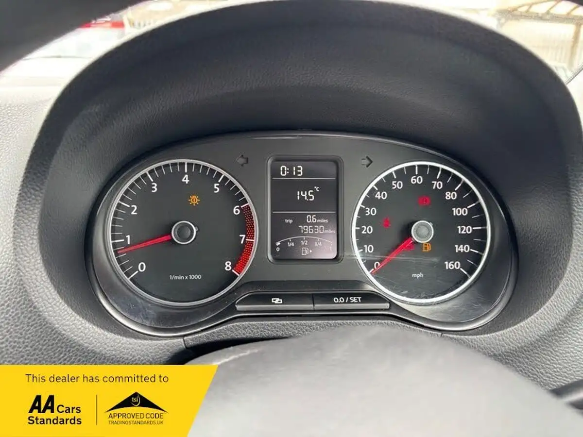 2010-volkswagen-polo-14-se-85ps-5d-big-10