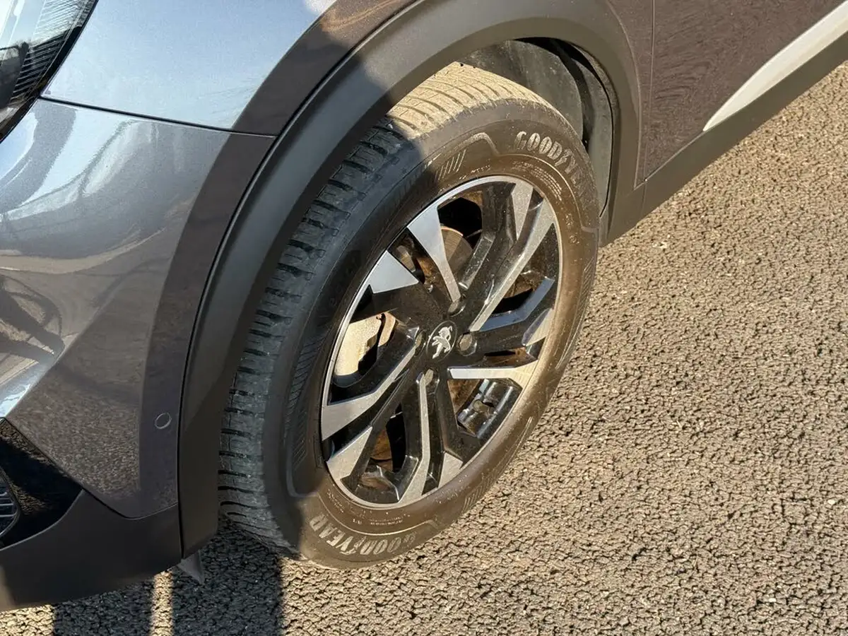 2021-peugeot-2008-suv-12-puretech-gt-eat8-big-23