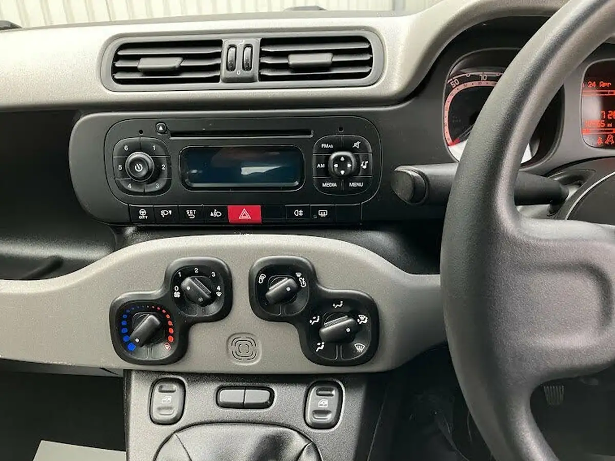 2013-fiat-panda-12-easy-big-14
