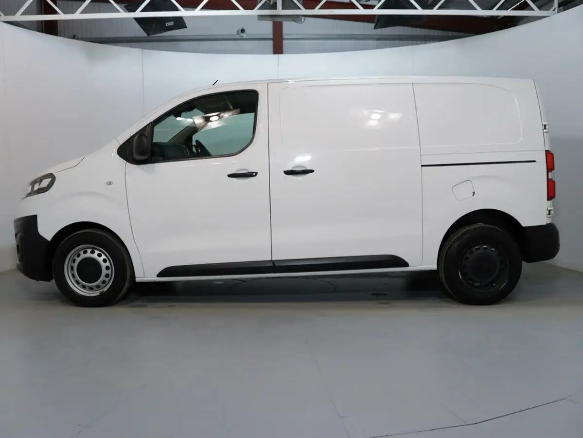 2022-vauxhall-vivaro-15td-2900-l1h1-dynamic-big-3