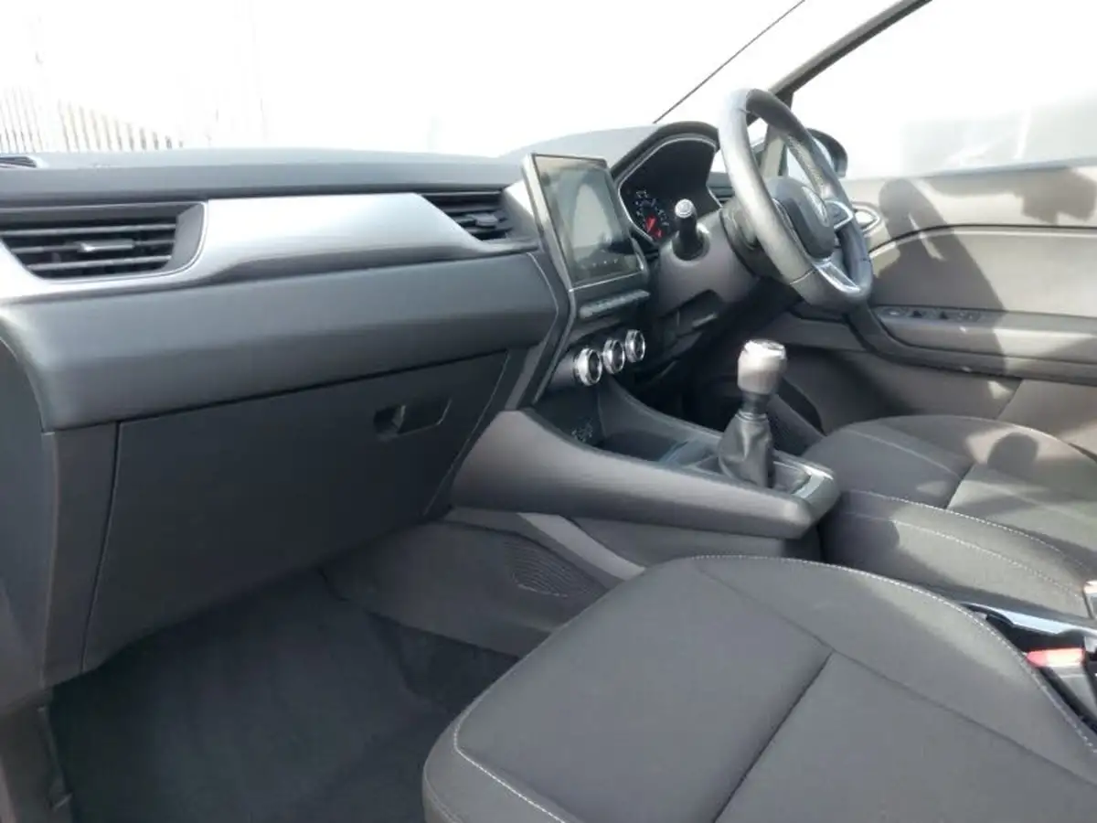 2021-renault-captur-10-tce-play-100bhp-big-4