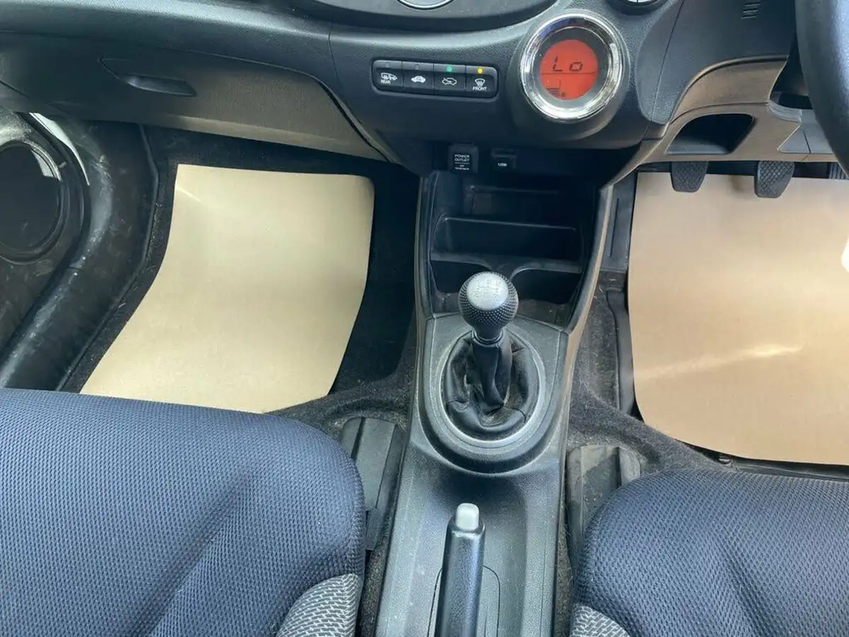 2011-honda-jazz-14-es-big-13