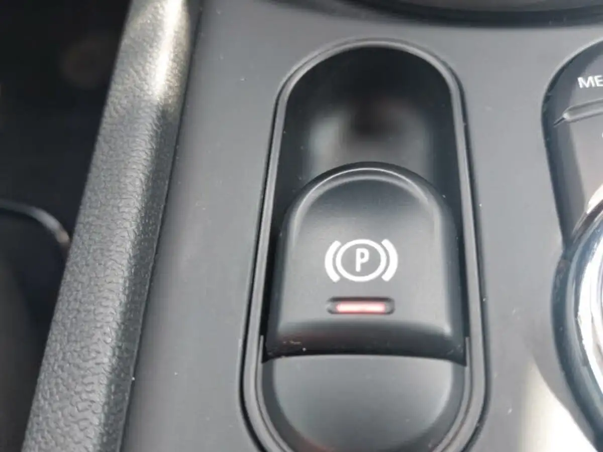 2022-mini-clubman-15-cooper-classic-big-17