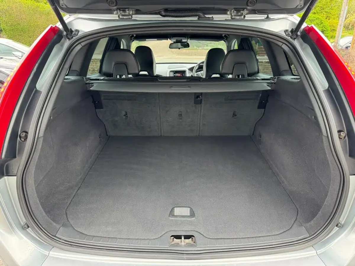 2015-volvo-xc60-24td-d5-r-design-220bhp-ss-geartronic-big-18