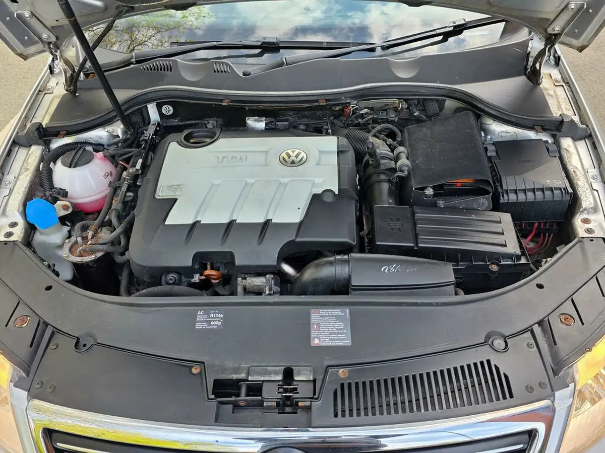 2008-volkswagen-passat-20td-sel-cr-estate-5d-big-33