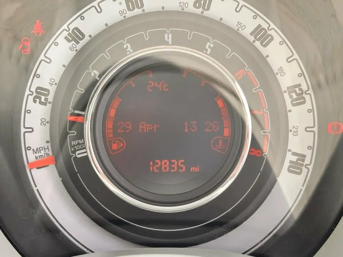 2018-fiat-500-12-lounge-big-11
